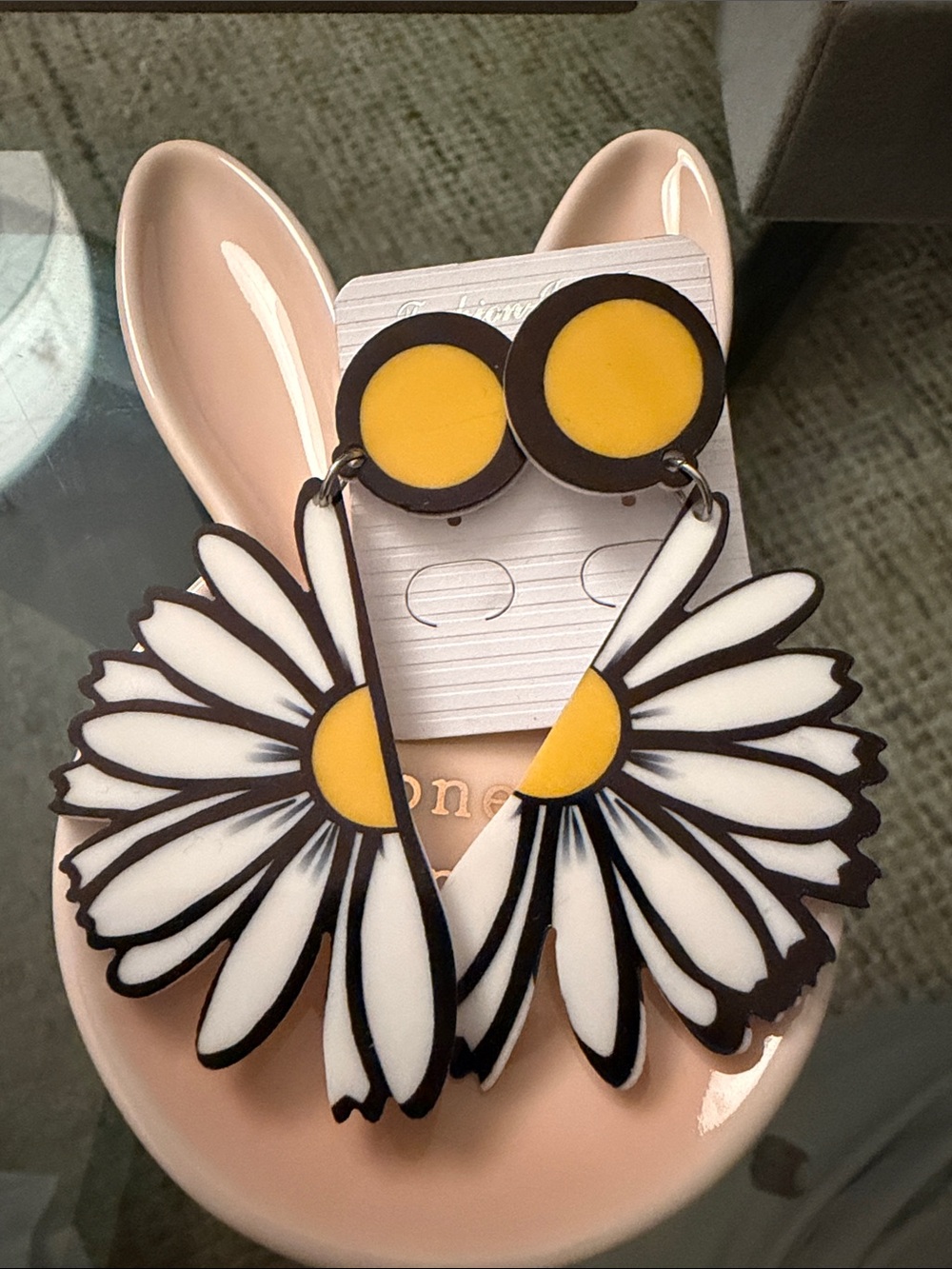 Kids Daisy Drop Earrings in White and Yellow